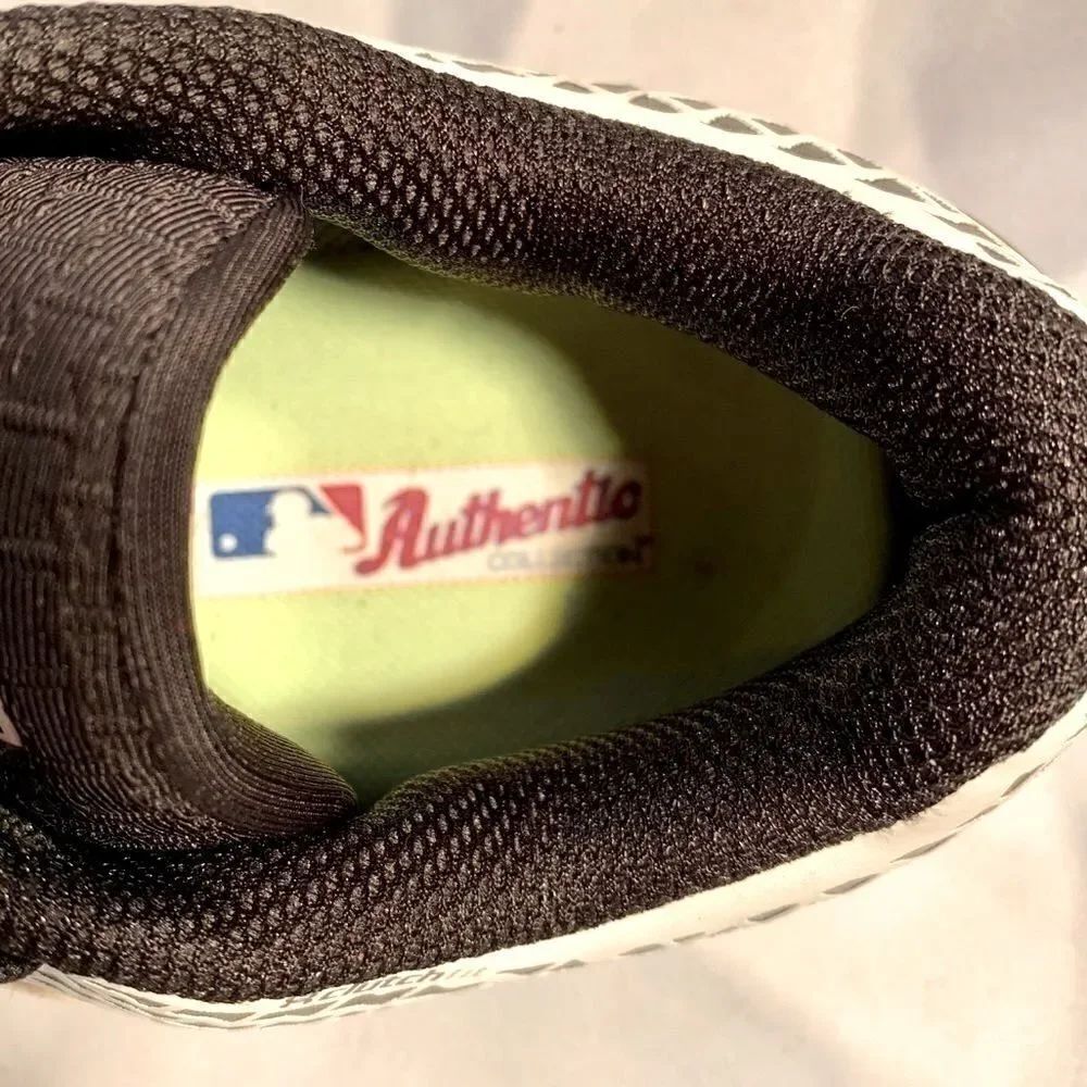 UNDER ARMOUR CLEATS - Picture 8 of 8